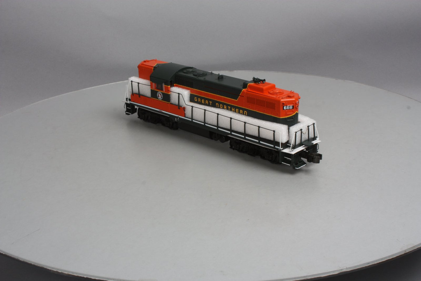 Lionel 6-34740 Great Northern Non-Powered Scale GP9 Diesel Locomotive #668