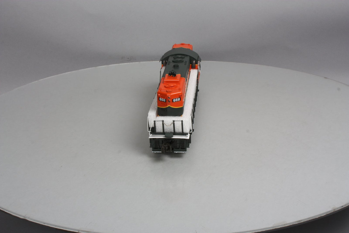 Lionel 6-34740 Great Northern Non-Powered Scale GP9 Diesel Locomotive #668