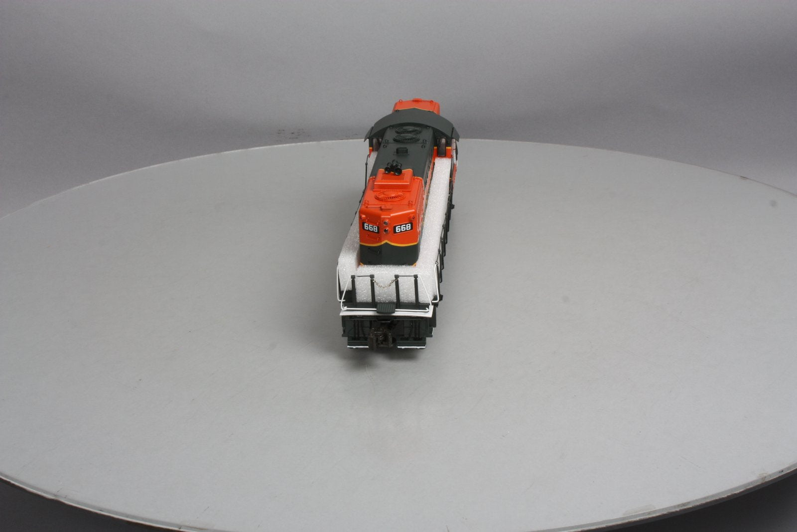 Lionel 6-34740 Great Northern Non-Powered Scale GP9 Diesel Locomotive #668