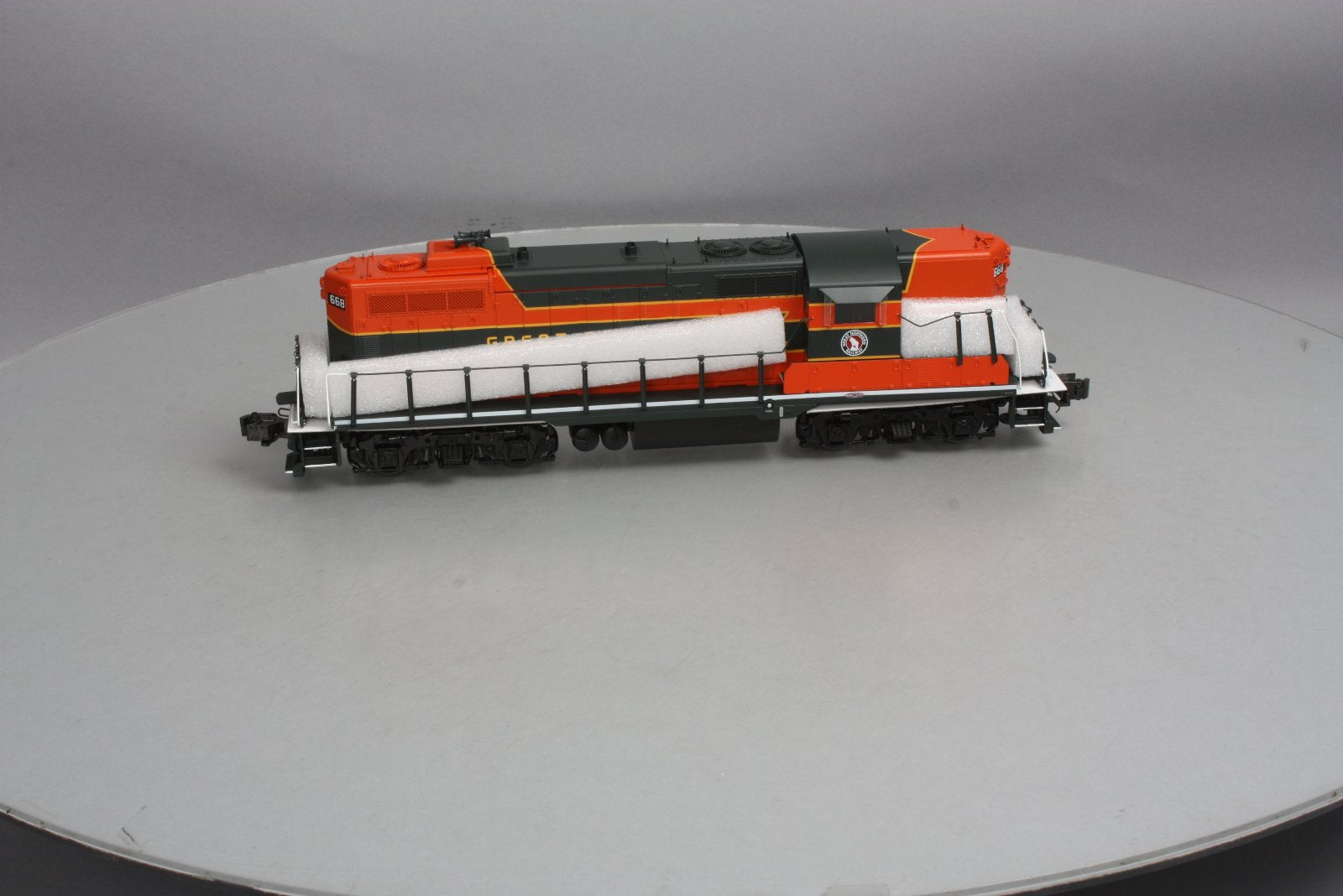 Lionel 6-34740 Great Northern Non-Powered Scale GP9 Diesel Locomotive #668