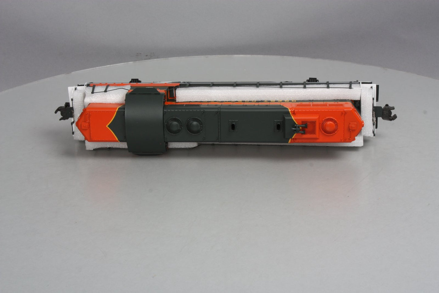 Lionel 6-34740 Great Northern Non-Powered Scale GP9 Diesel Locomotive #668