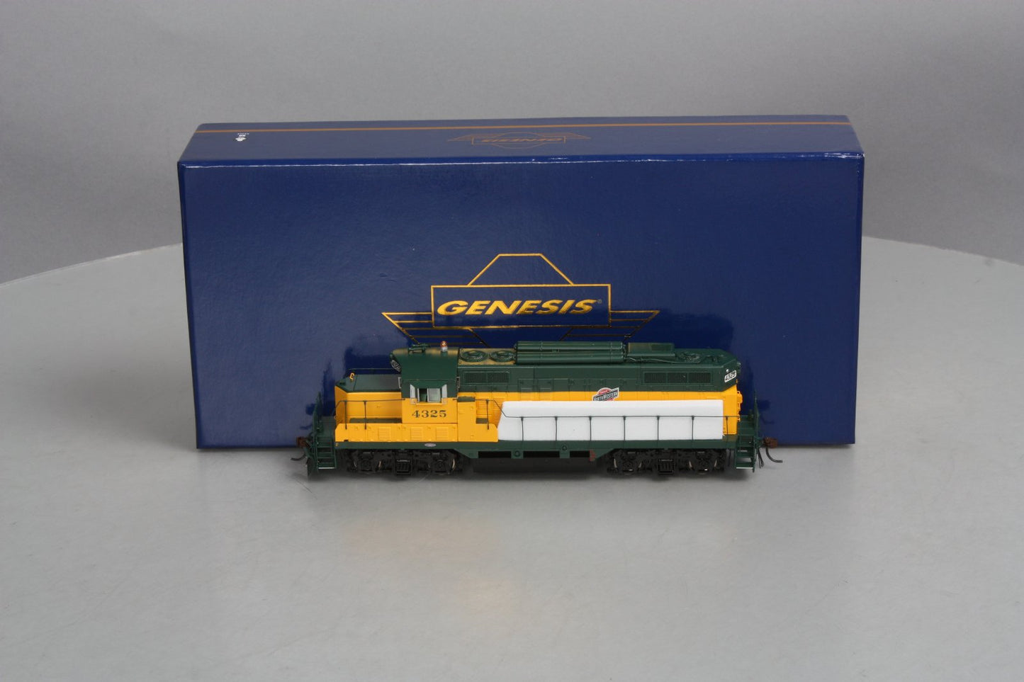 Athearn G62807 C&NW GP9R w/HEP #4325