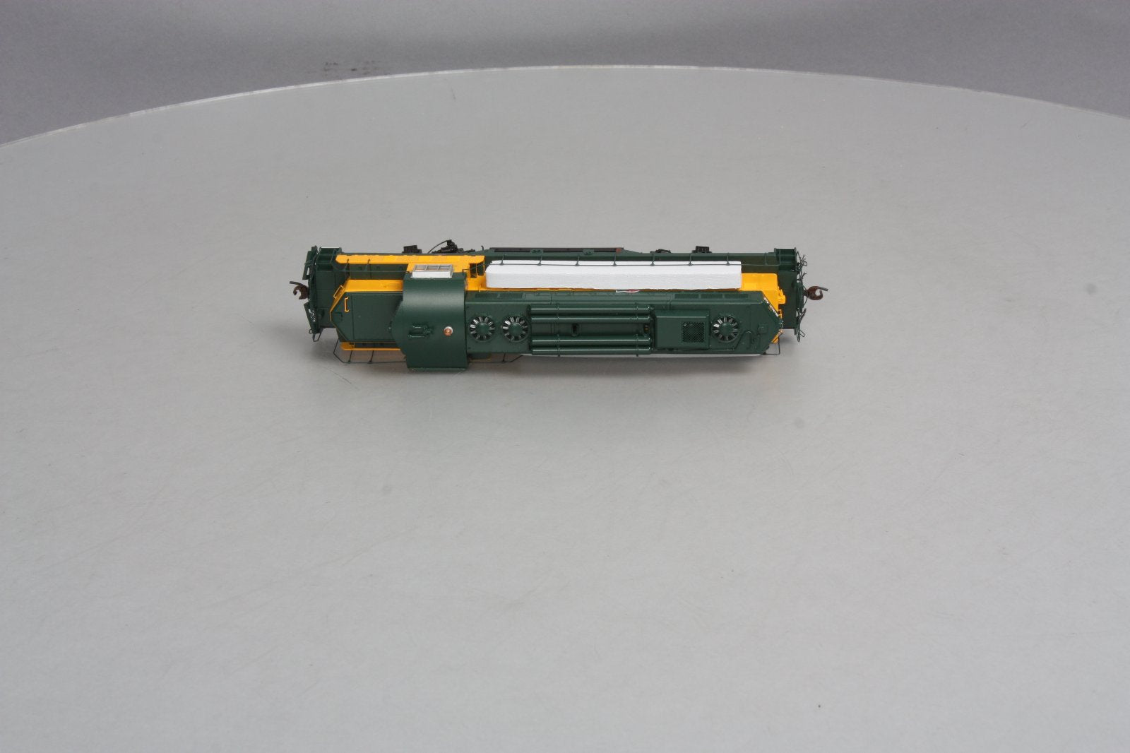 Athearn G62807 C&NW GP9R w/HEP #4325