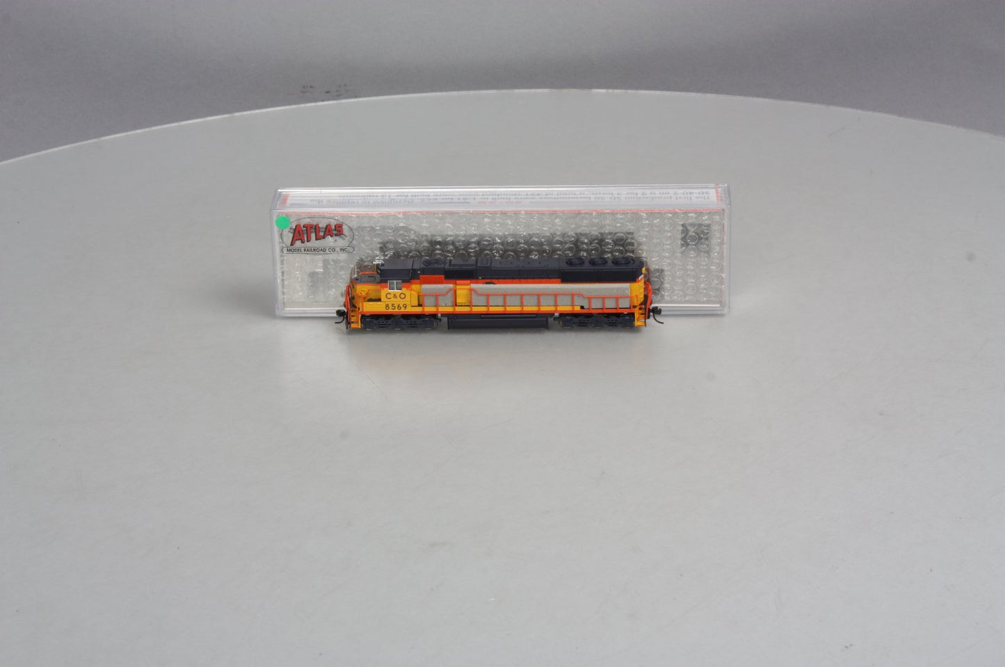 Atlas 49335 N Scale Chessie SD50 Diesel #8569