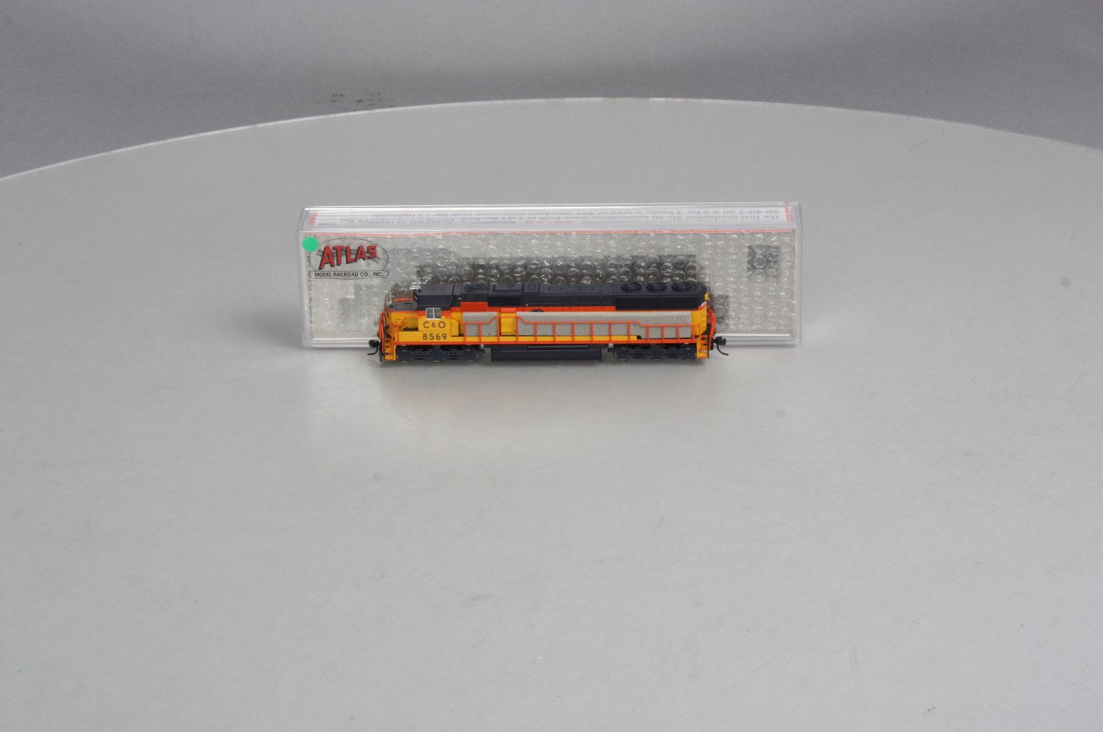 Atlas 49335 N Scale Chessie SD50 Diesel #8569