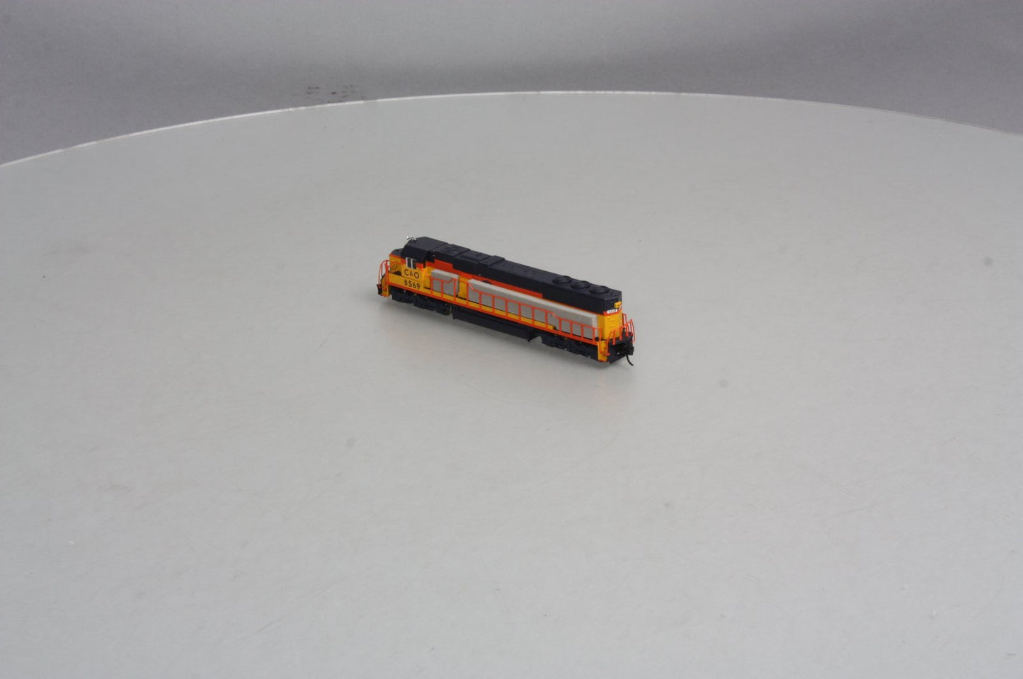 Atlas 49335 N Scale Chessie SD50 Diesel #8569