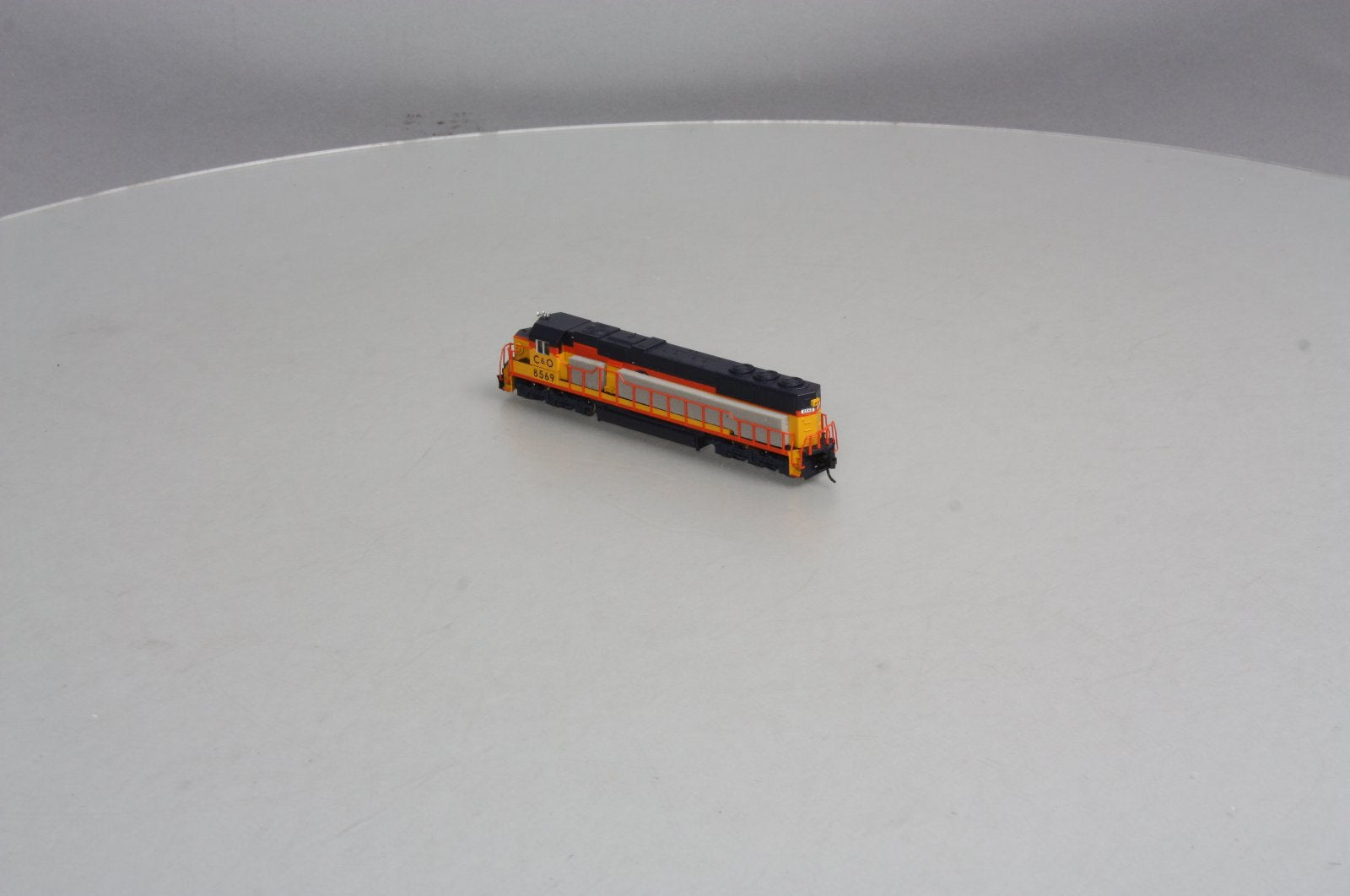 Atlas 49335 N Scale Chessie SD50 Diesel #8569