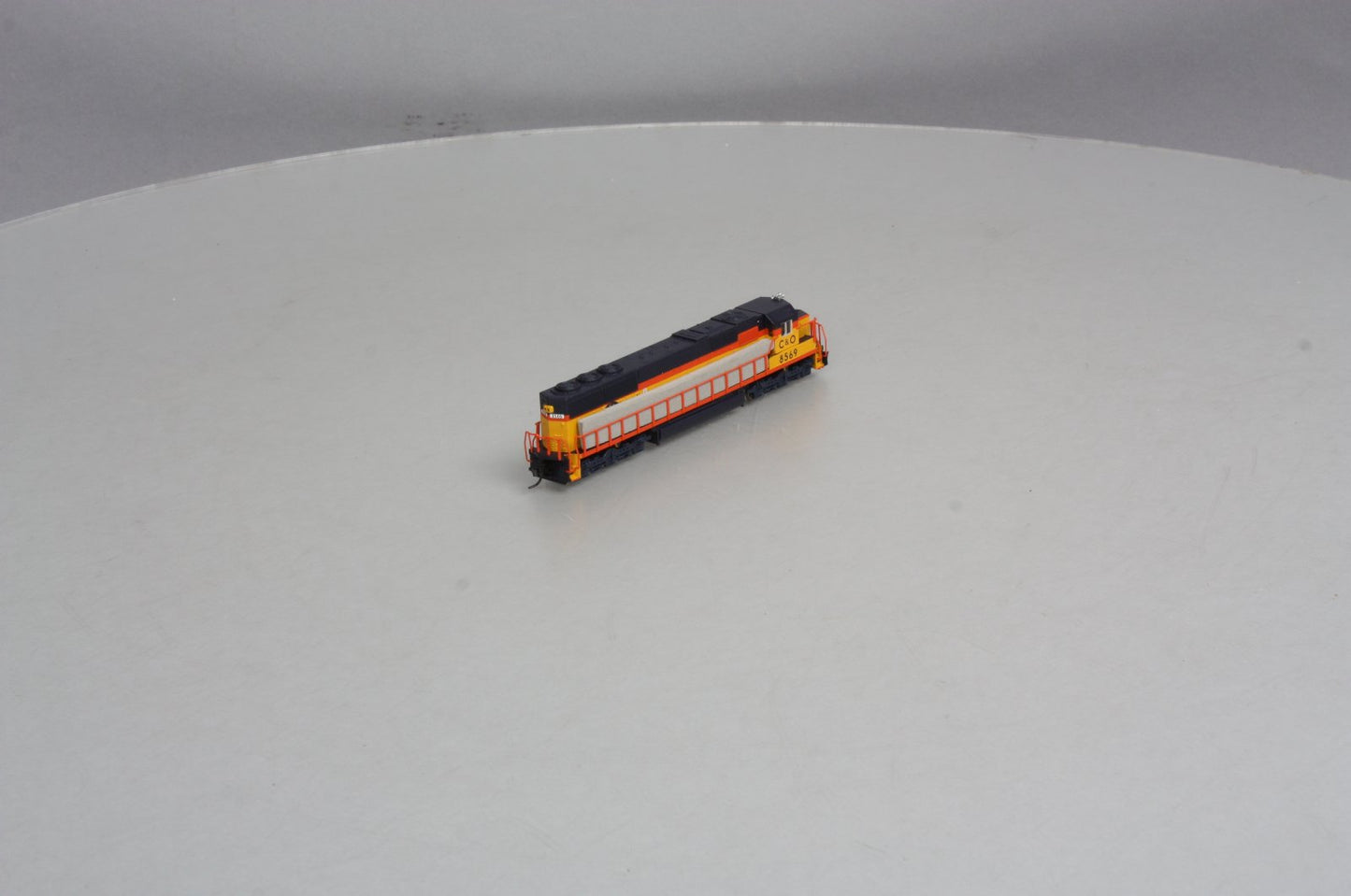 Atlas 49335 N Scale Chessie SD50 Diesel #8569