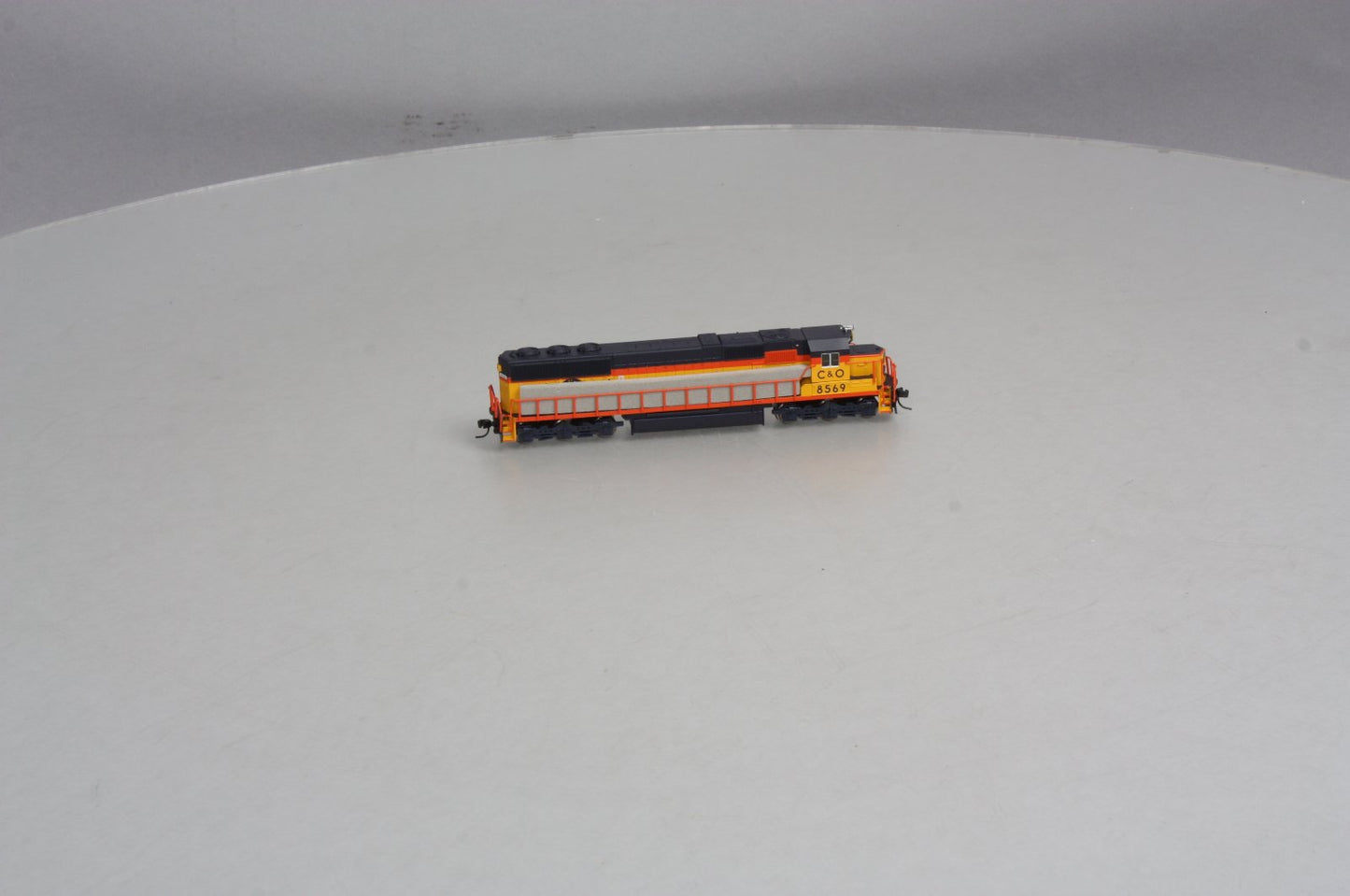 Atlas 49335 N Scale Chessie SD50 Diesel #8569