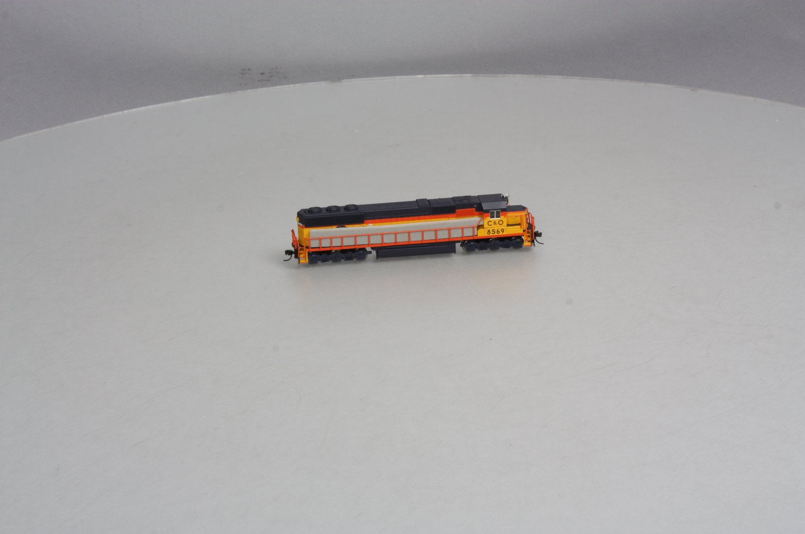 Atlas 49335 N Scale Chessie SD50 Diesel #8569