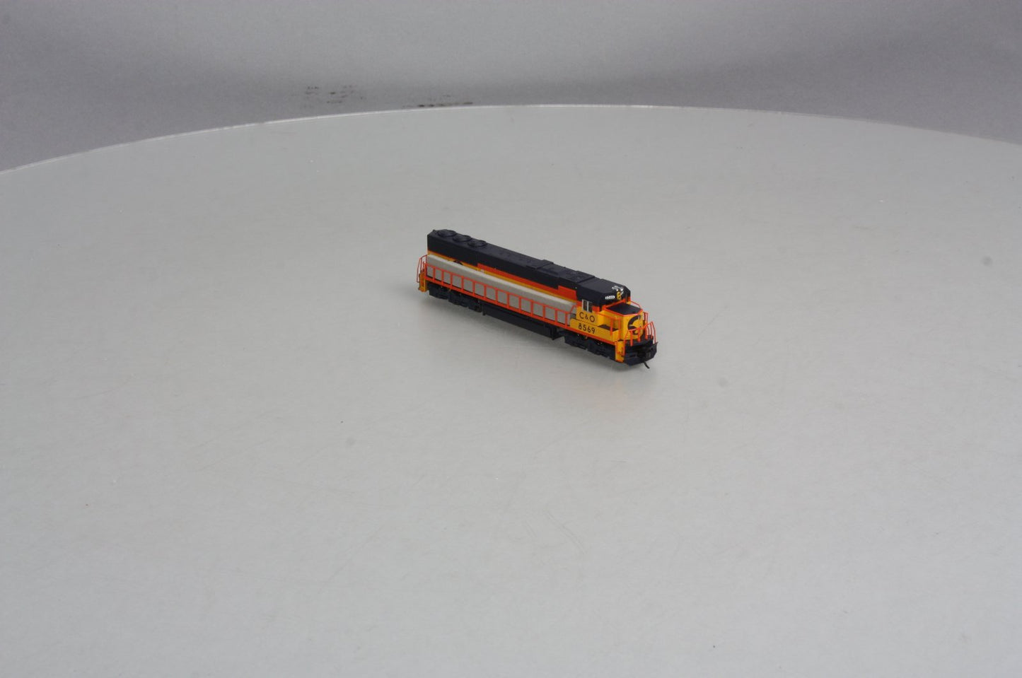 Atlas 49335 N Scale Chessie SD50 Diesel #8569