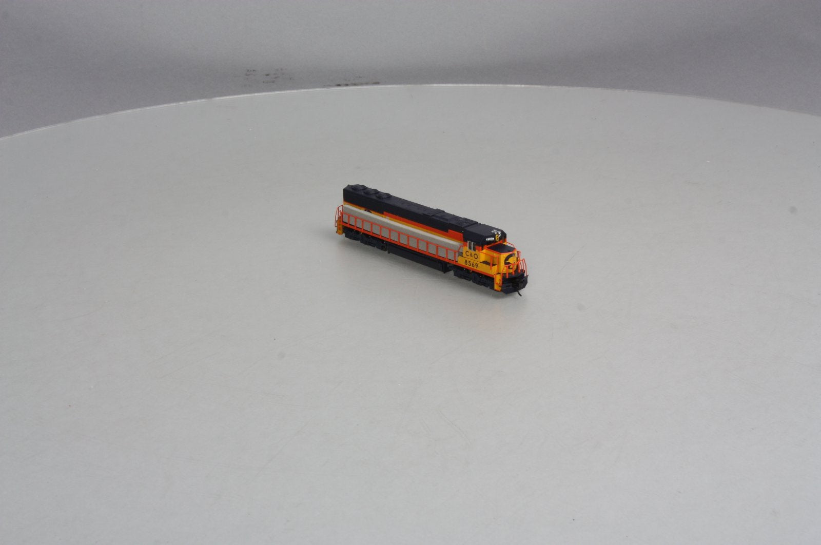 Atlas 49335 N Scale Chessie SD50 Diesel #8569