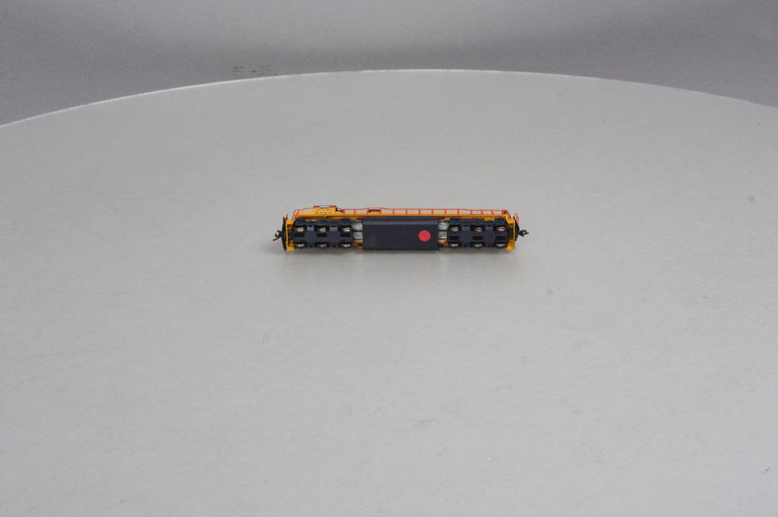 Atlas 49335 N Scale Chessie SD50 Diesel #8569