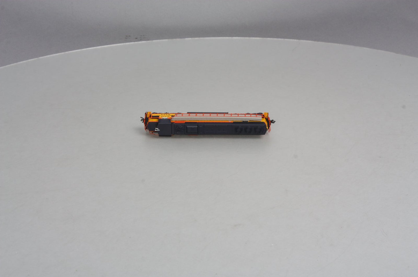 Atlas 49335 N Scale Chessie SD50 Diesel #8569