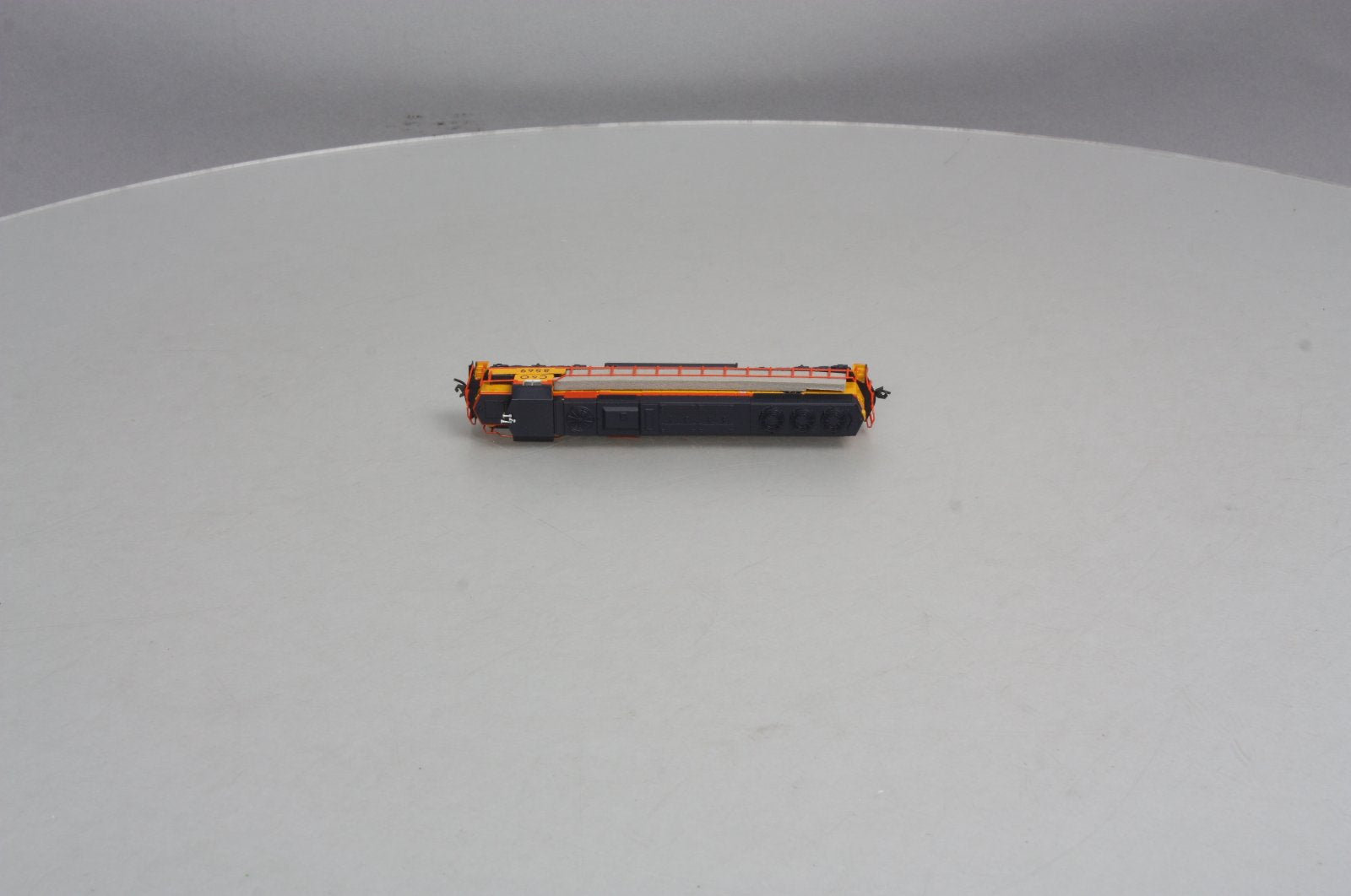 Atlas 49335 N Scale Chessie SD50 Diesel #8569