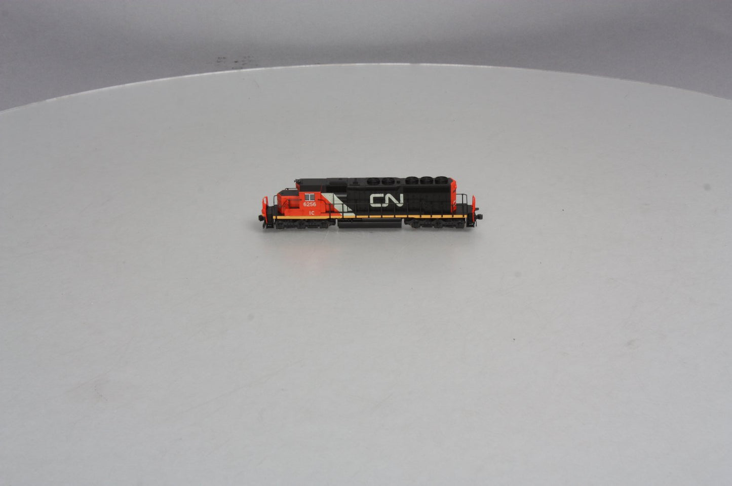 Kato 176-4954 N Scale Canadian National SD40-2 Powered Diesel Locomotive #6256