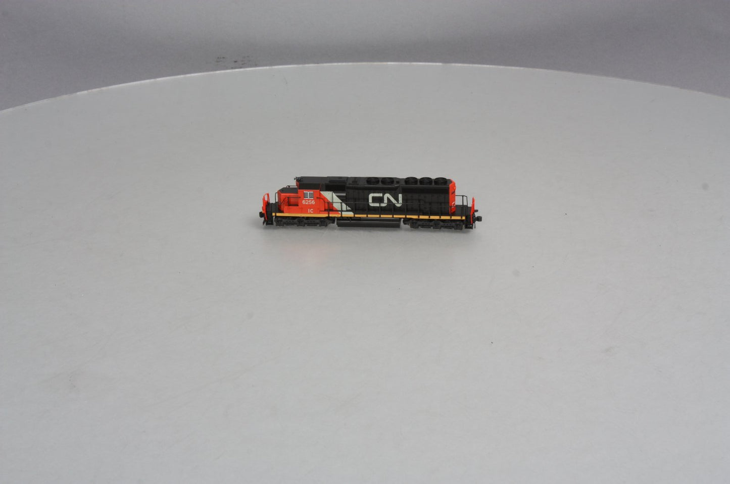 Kato 176-4954 N Scale Canadian National SD40-2 Powered Diesel Locomotive #6256