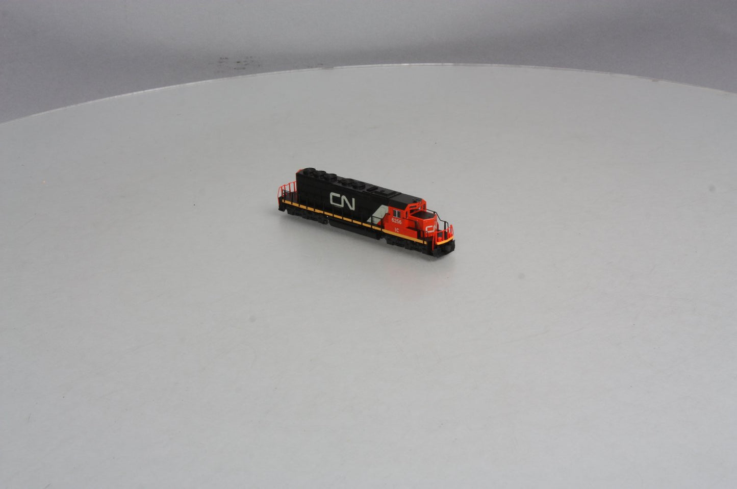 Kato 176-4954 N Scale Canadian National SD40-2 Powered Diesel Locomotive #6256