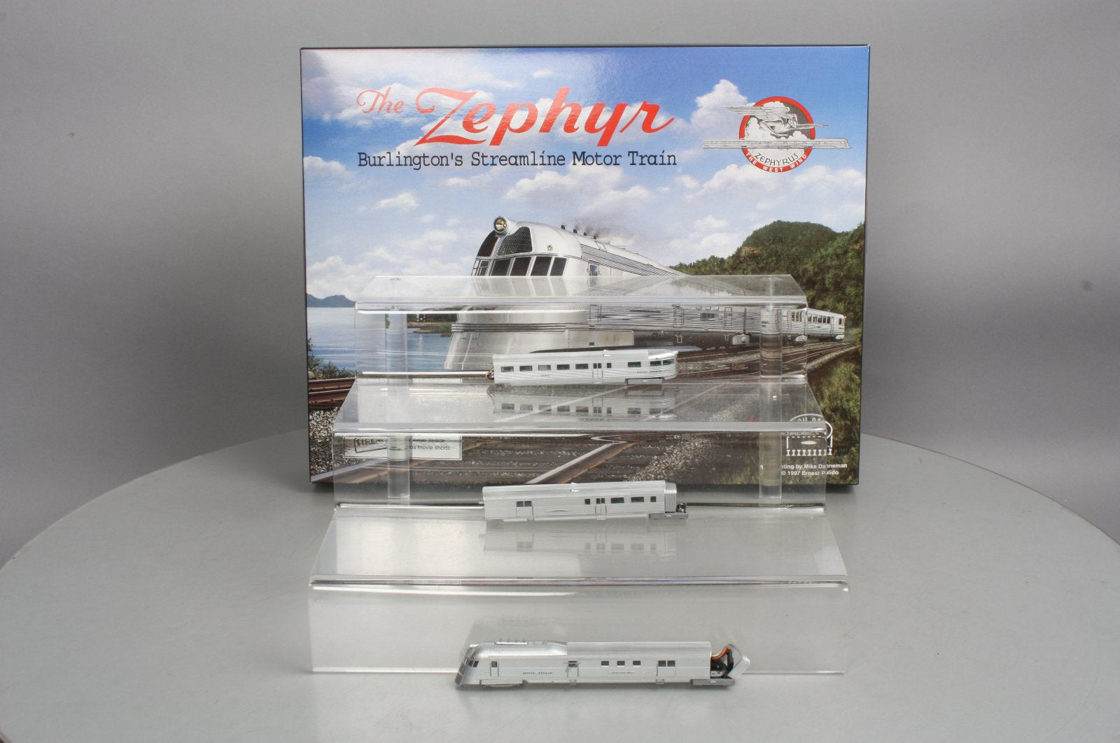 Con-Cor 8732 1934 Silver Streak Zephyr N Gauge Diesel Passenger Train Set