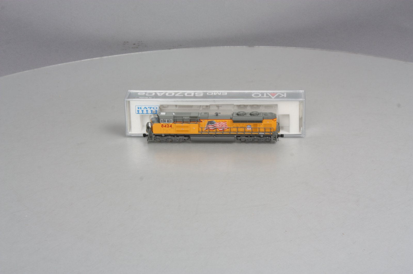 Kato 176-8401 N Union Pacific - Flag SD70ACe Powered Diesel #8424
