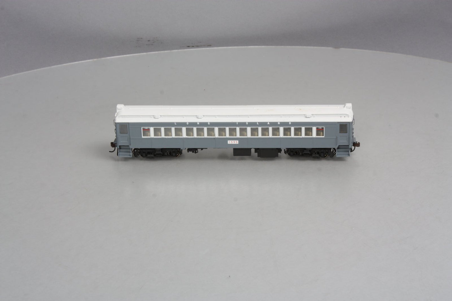 Con-Cor 194572 HO Gauge Long Island Coach Car