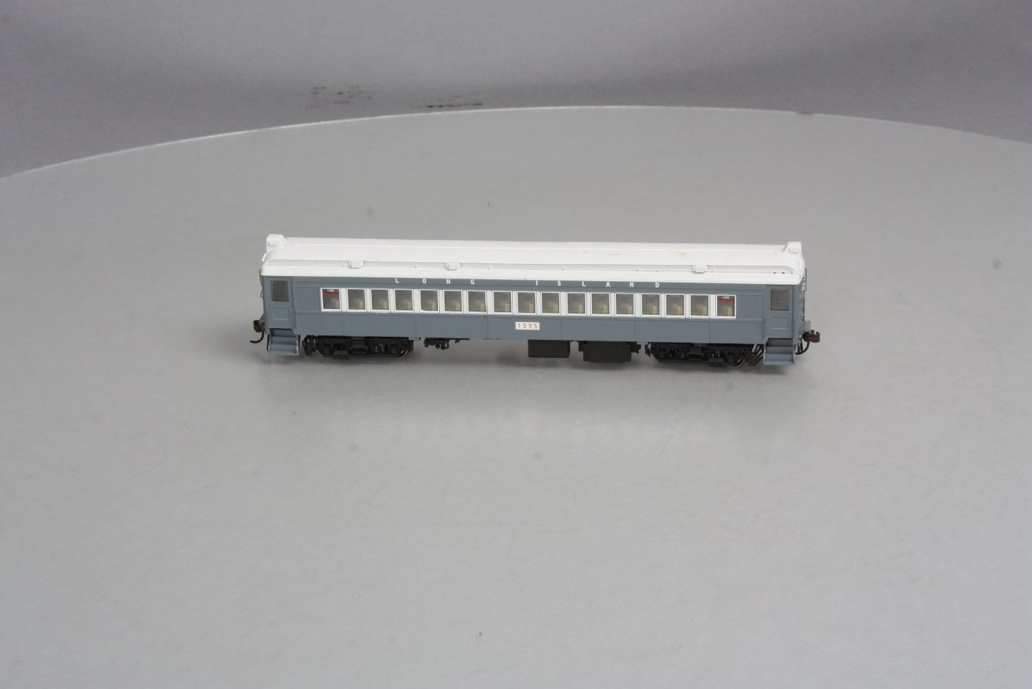 Con-Cor 194572 HO Gauge Long Island Coach Car