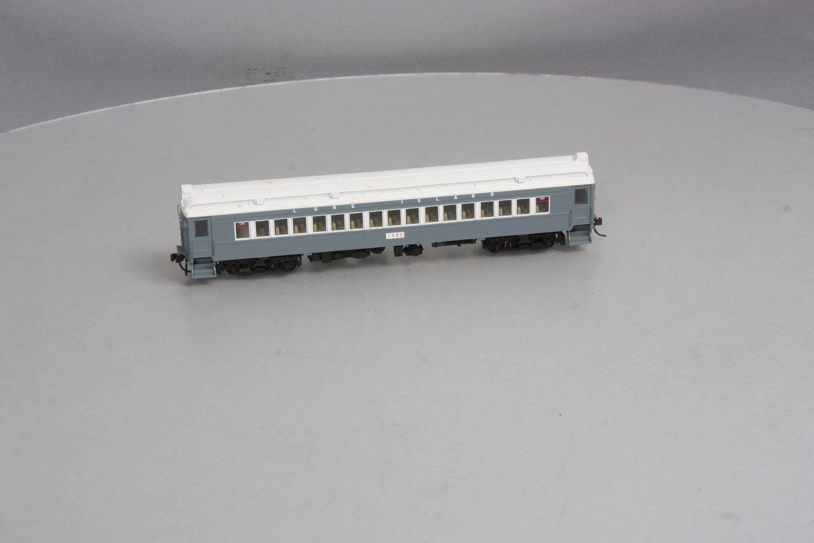 Con-Cor 194572 HO Gauge Long Island Coach Car