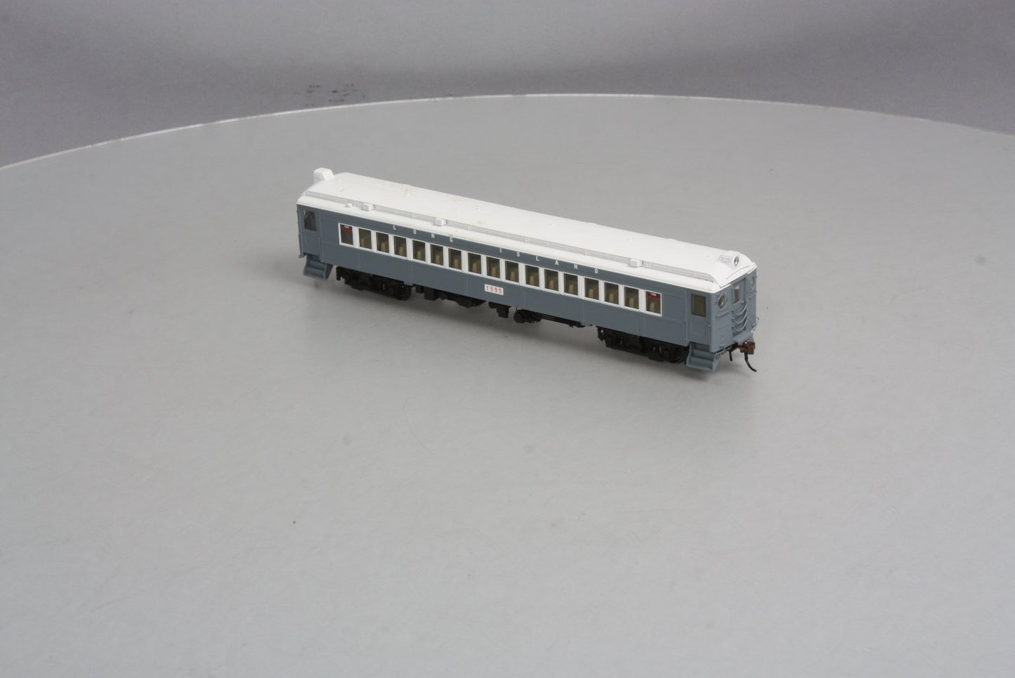 Con-Cor 194572 HO Gauge Long Island Coach Car