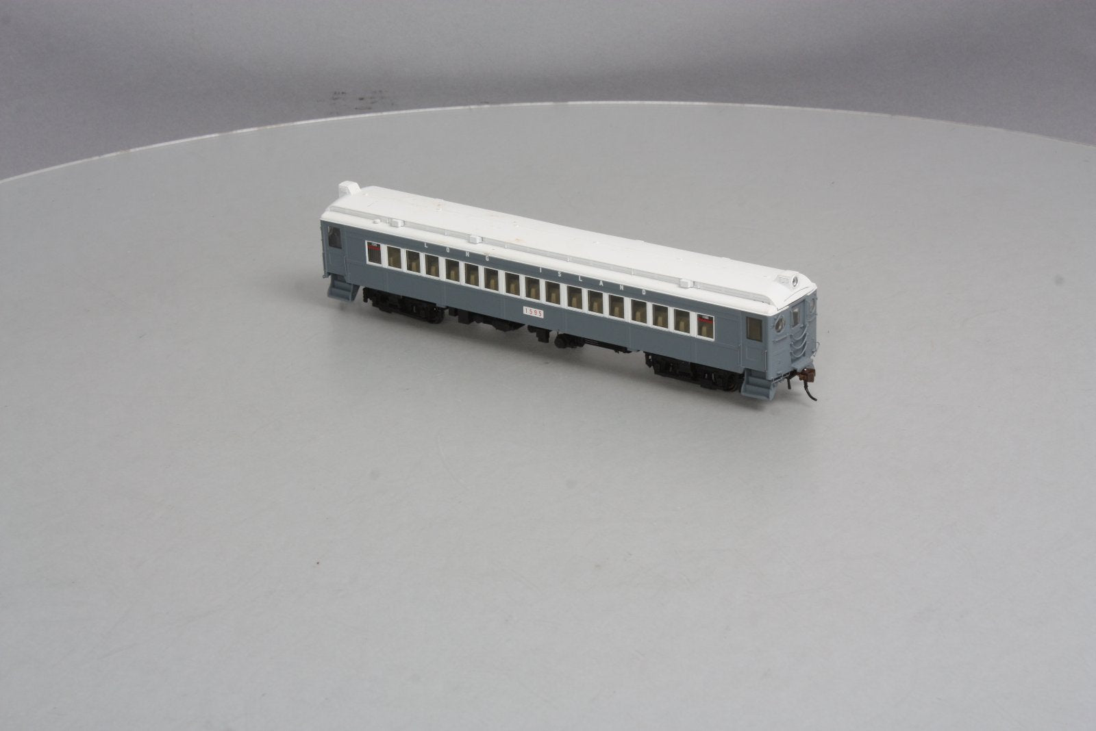 Con-Cor 194572 HO Gauge Long Island Coach Car
