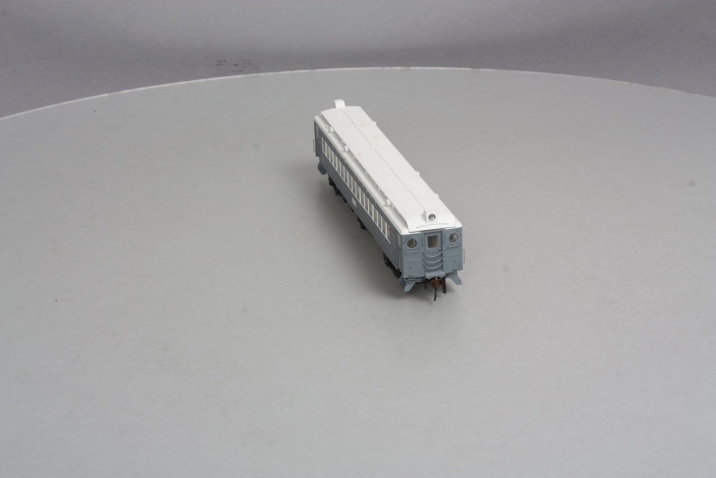 Con-Cor 194572 HO Gauge Long Island Coach Car