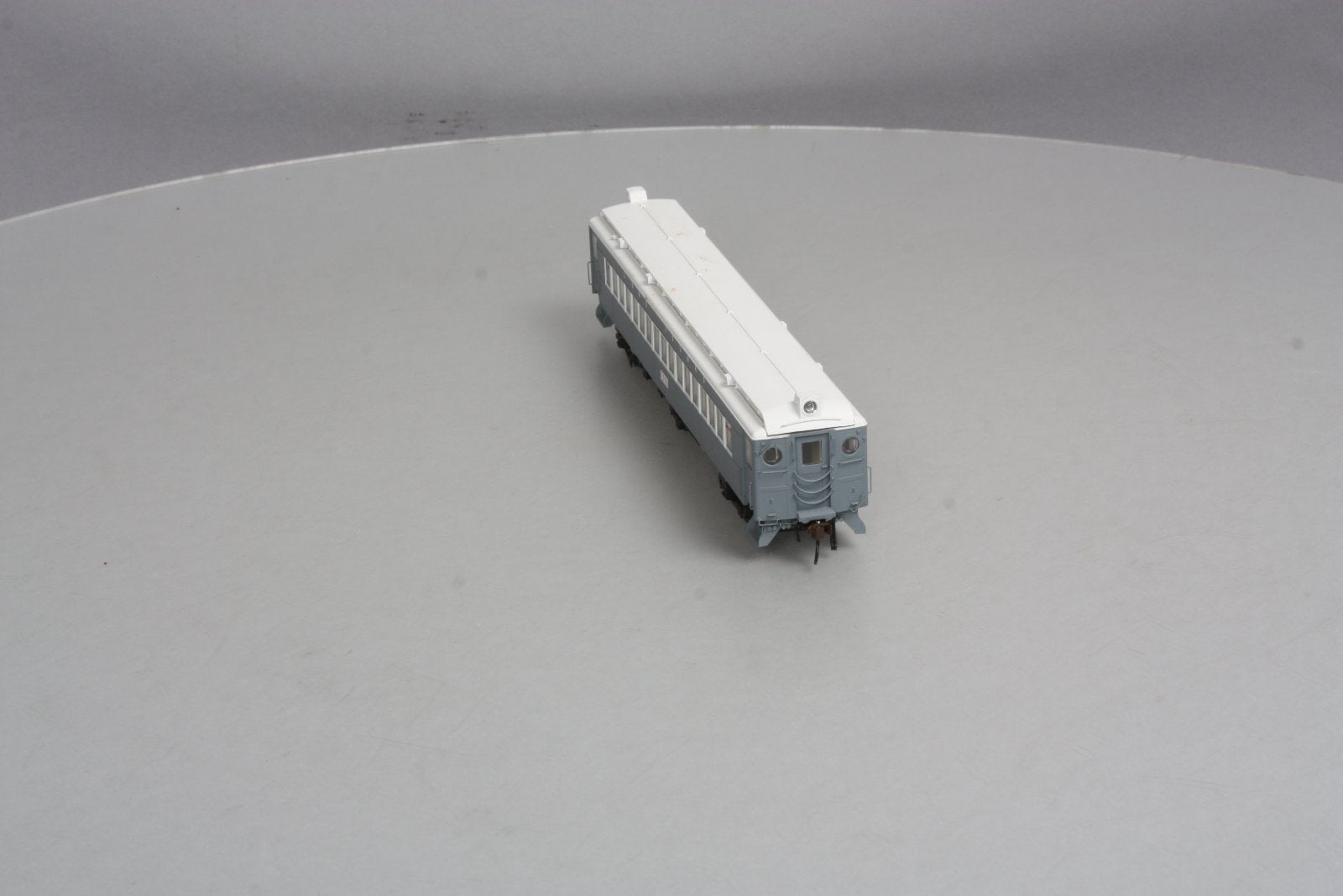 Con-Cor 194572 HO Gauge Long Island Coach Car