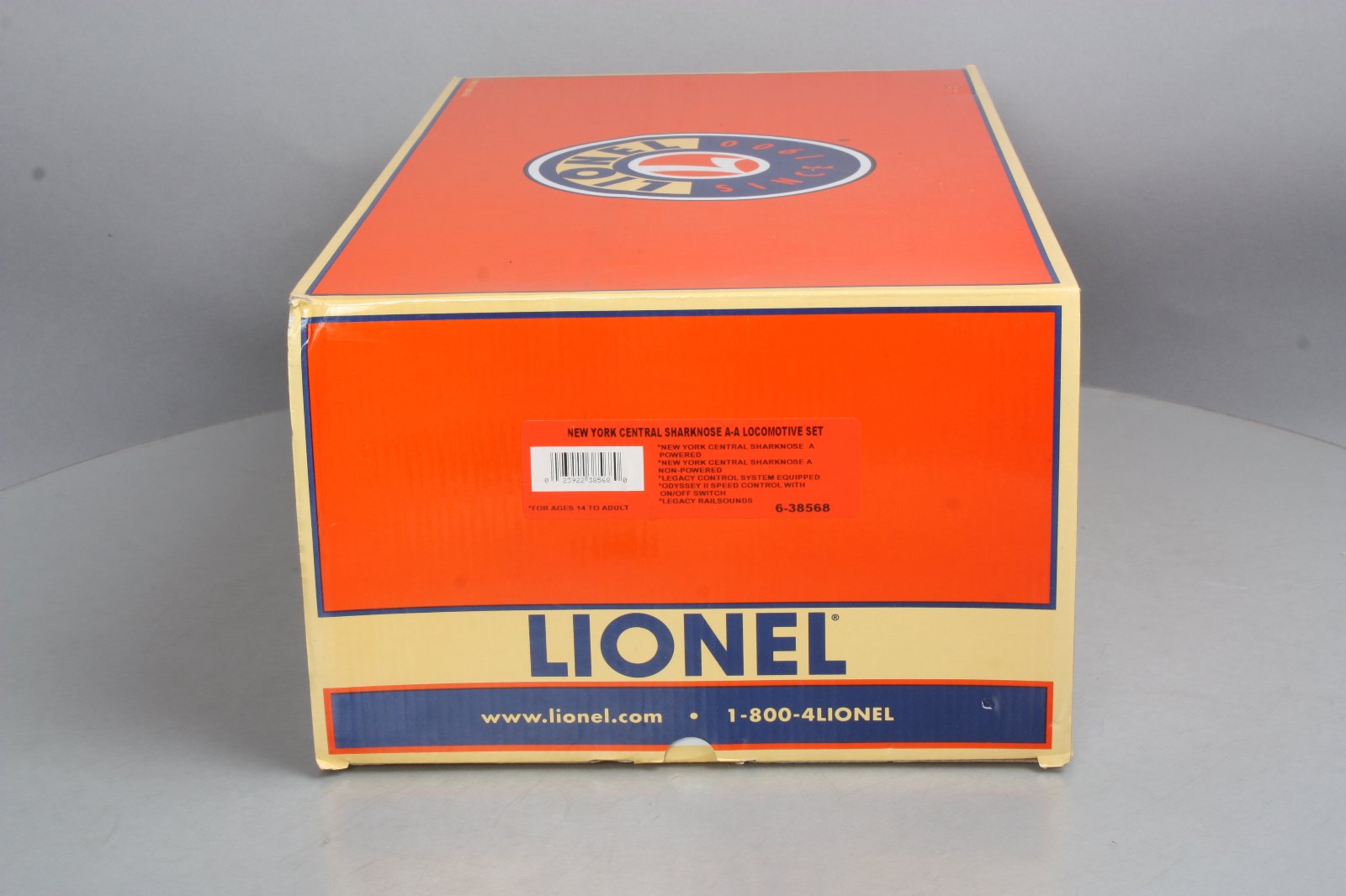 Lionel 6-38568 NYC Legacy RF-16 Sharknose AA Diesel Engine Set #3806/3808