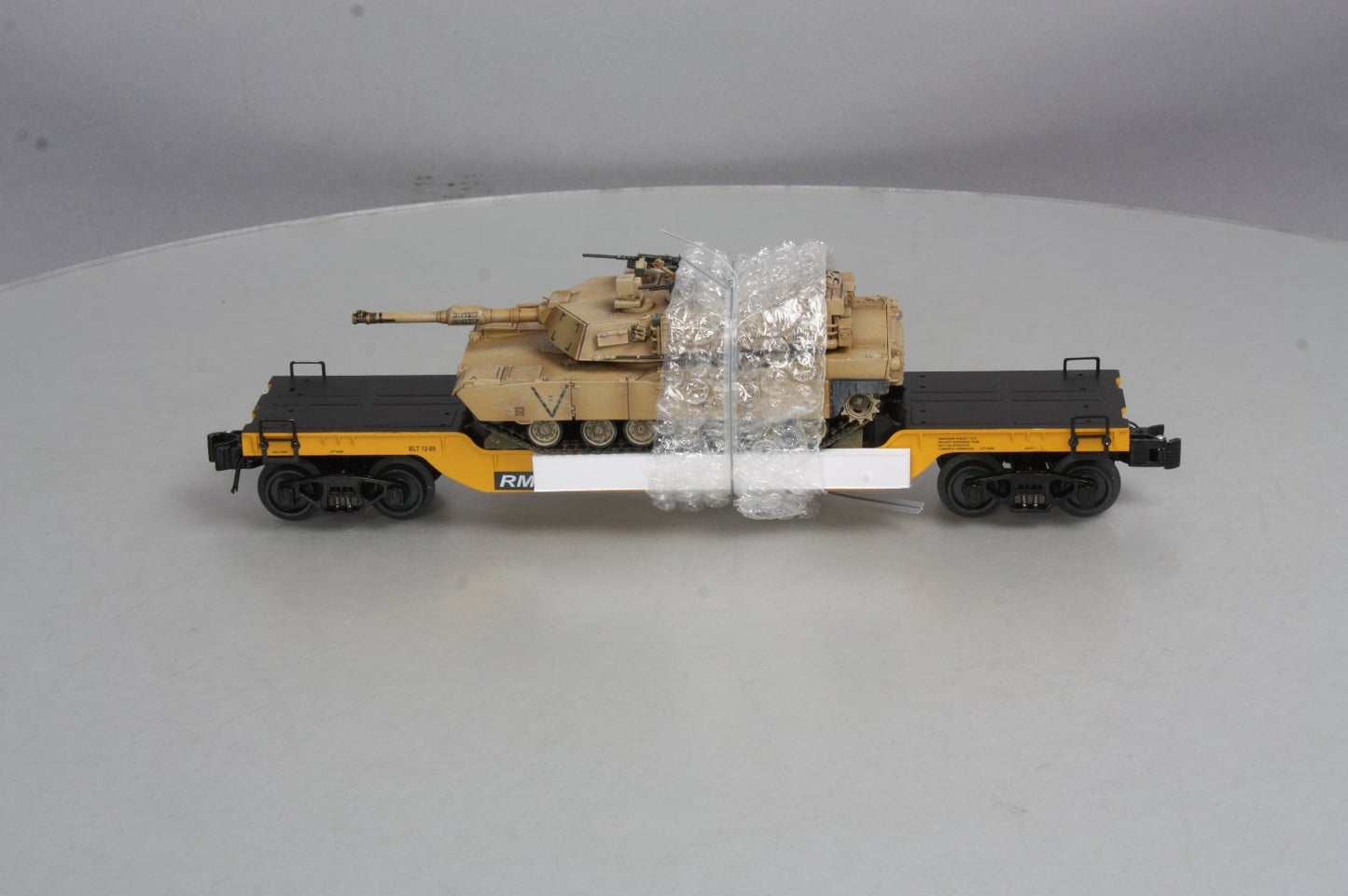 RMT 96699034 RMTX-20104 O Scale Flat Car w/Beep Shell Load (3-Rail)