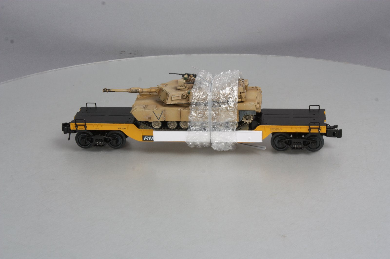 RMT 96699034 RMTX-20104 O Scale Flat Car w/Beep Shell Load (3-Rail)