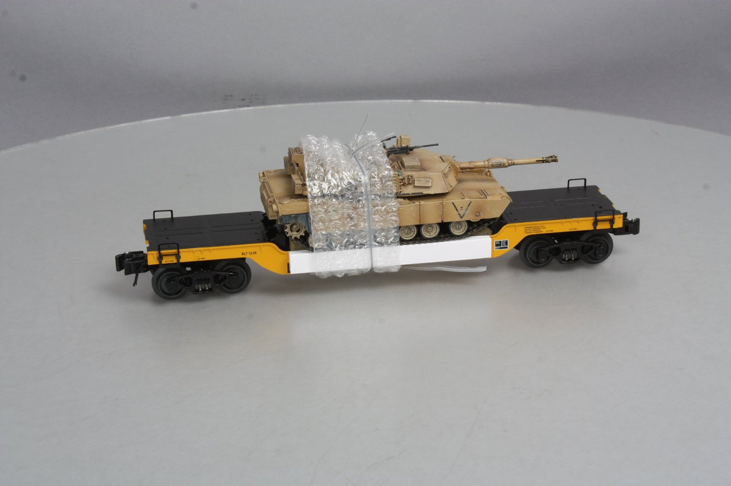 RMT 96699034 RMTX-20104 O Scale Flat Car w/Beep Shell Load (3-Rail)
