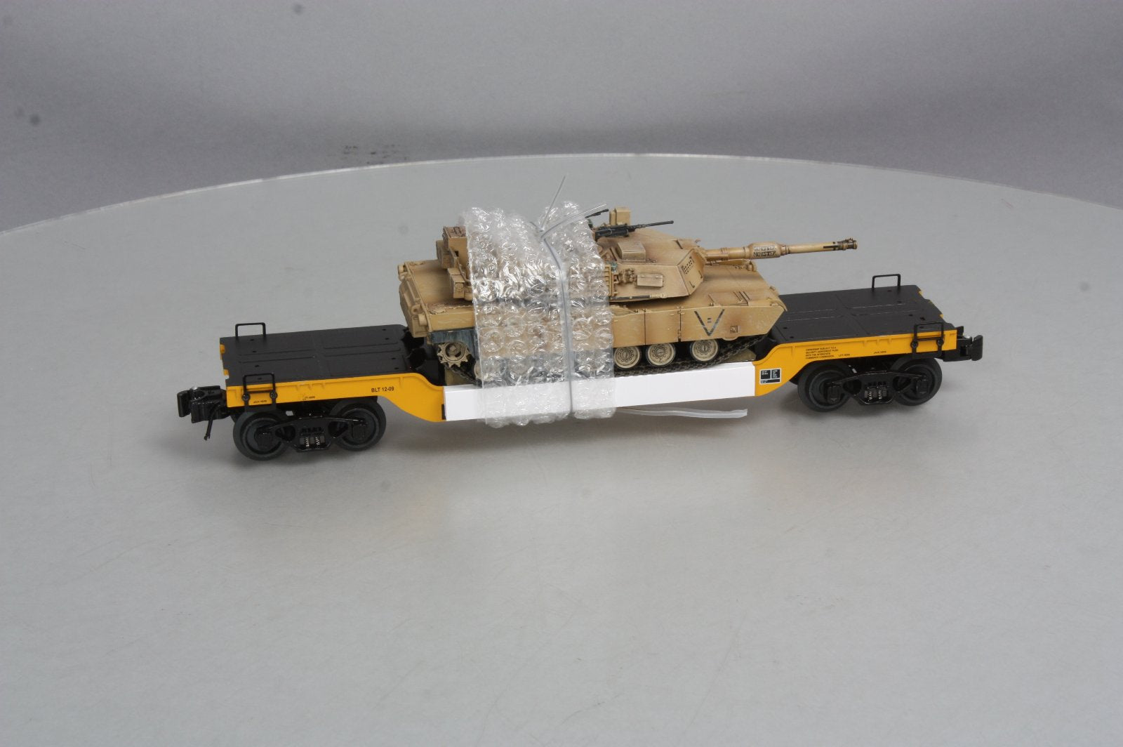 RMT 96699034 RMTX-20104 O Scale Flat Car w/Beep Shell Load (3-Rail)
