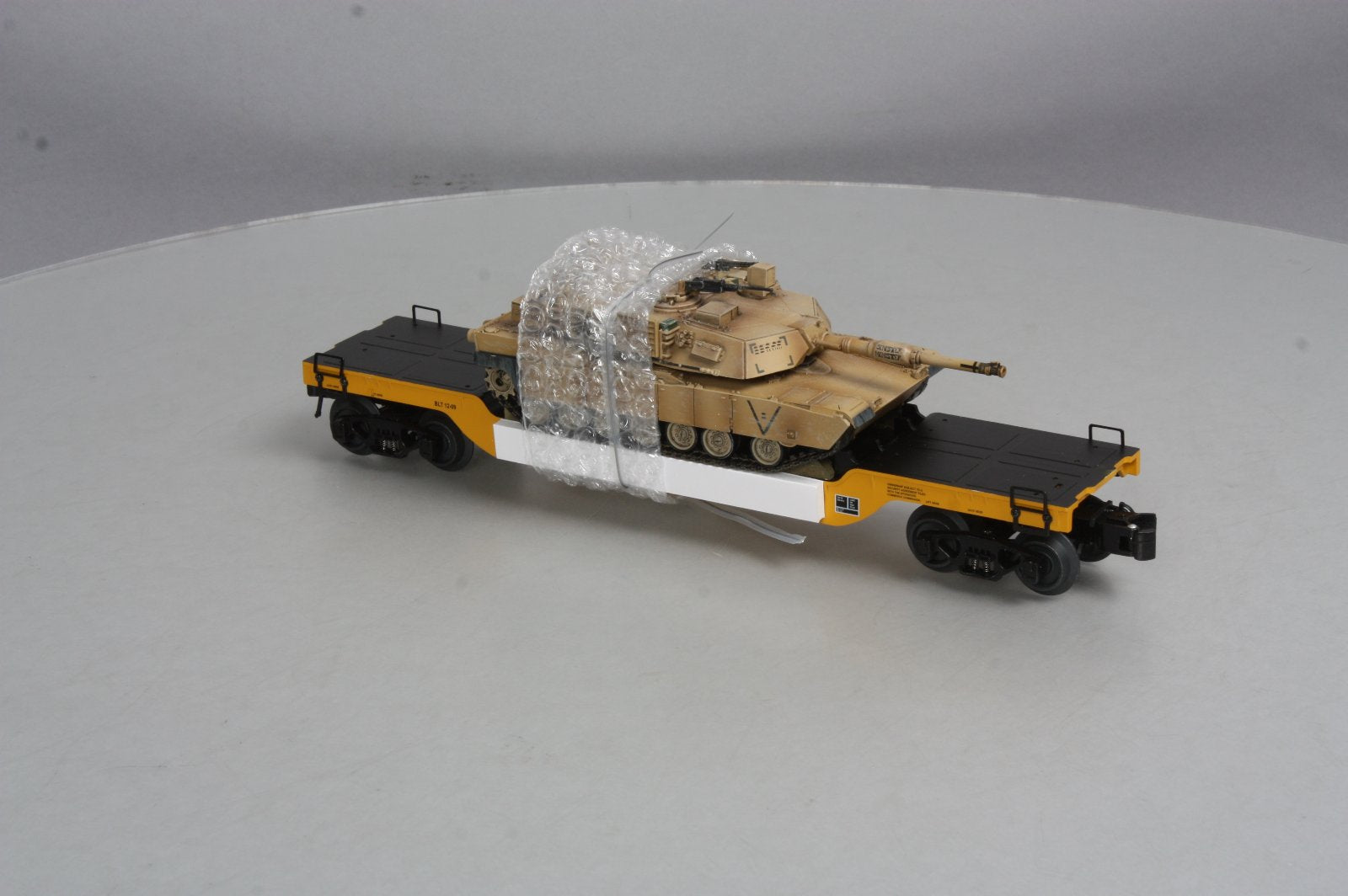 RMT 96699034 RMTX-20104 O Scale Flat Car w/Beep Shell Load (3-Rail)