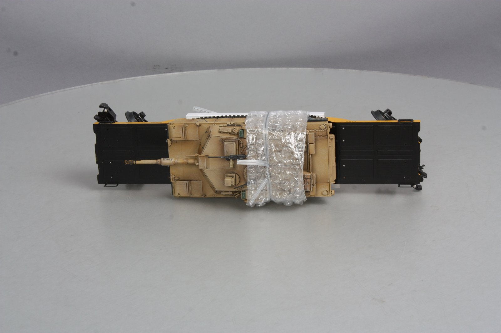 RMT 96699034 RMTX-20104 O Scale Flat Car w/Beep Shell Load (3-Rail)