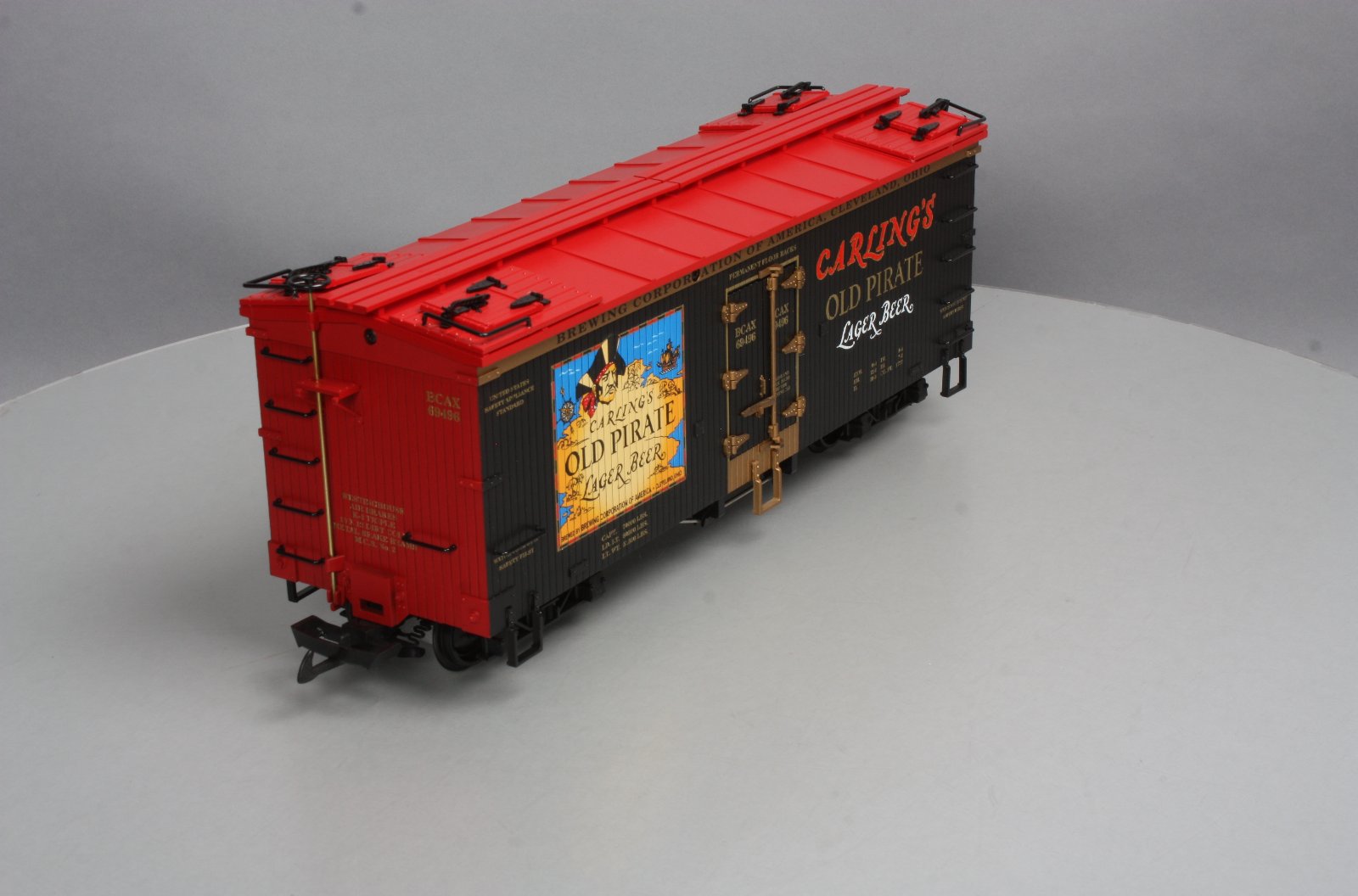 USA Trains R16446 Carling's Old Pirate Lager Beer Reefer Car #69496