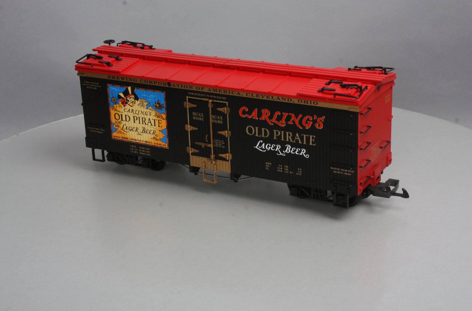 USA Trains R16446 Carling's Old Pirate Lager Beer Reefer Car #69496