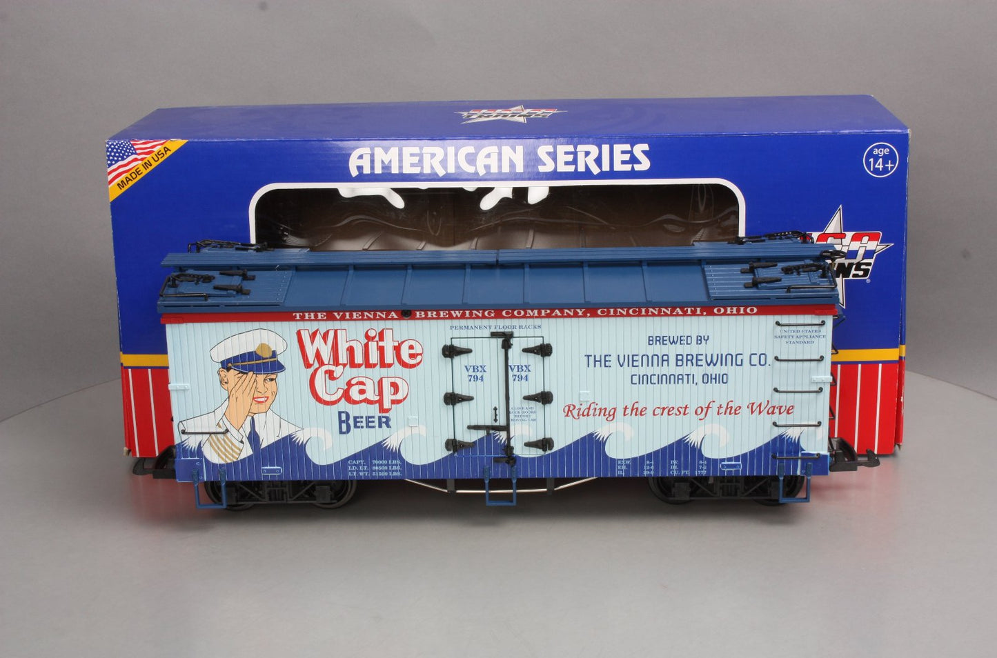 USA Trains 16447 G Scale White Cap Beer Reefer #794