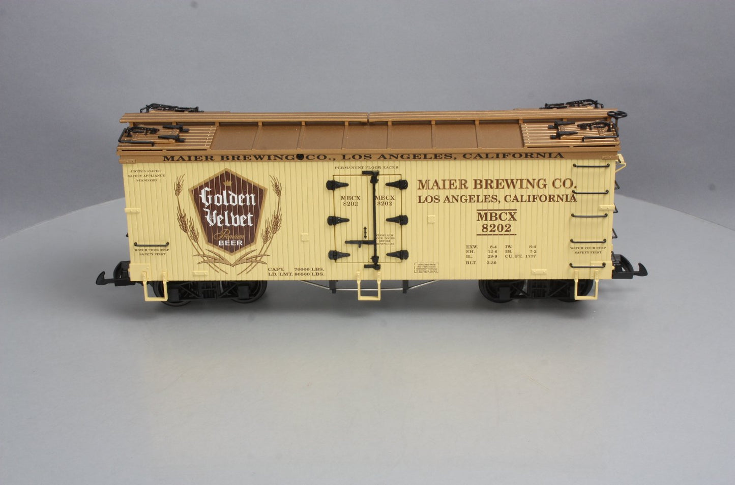 USA Trains 16355 G Scale Golden Velvet Beer Reefer #8202