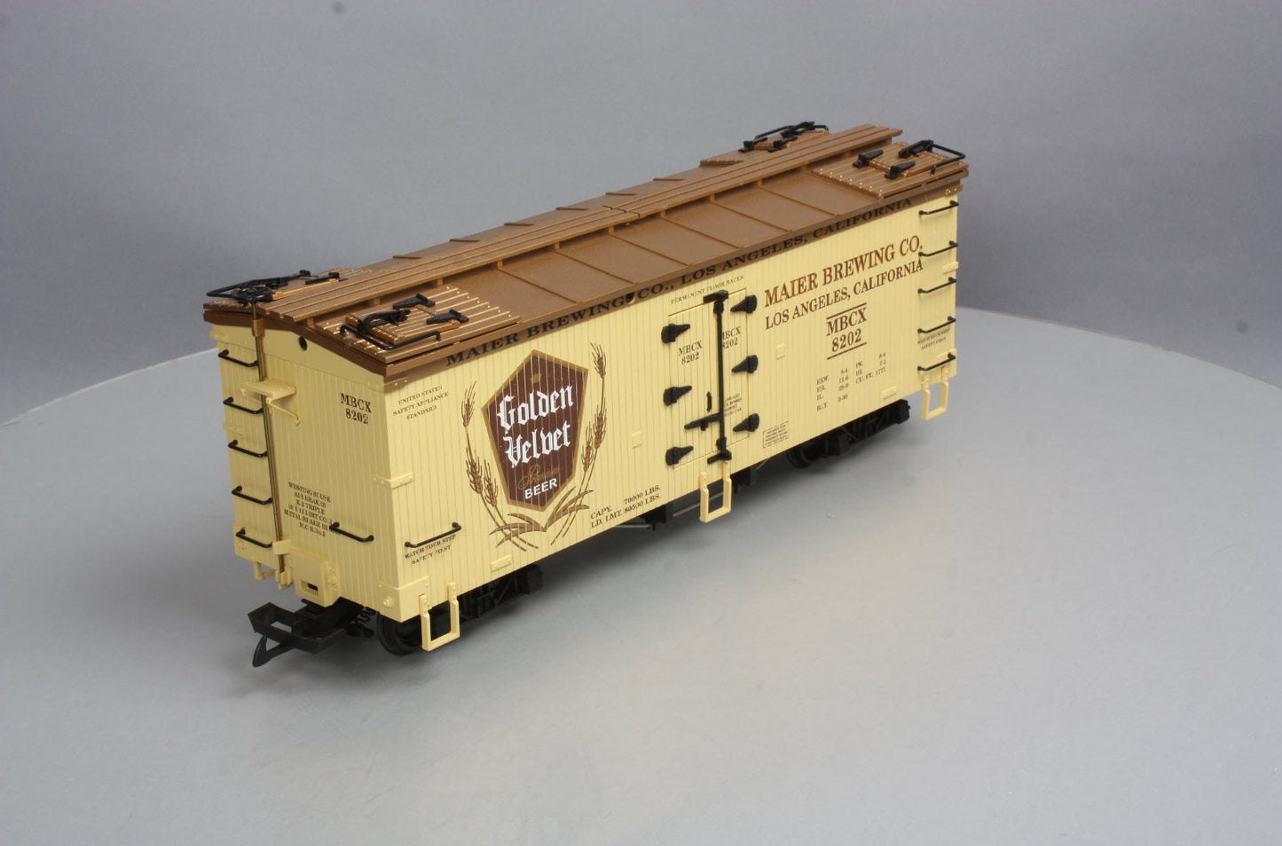 USA Trains 16355 G Scale Golden Velvet Beer Reefer #8202