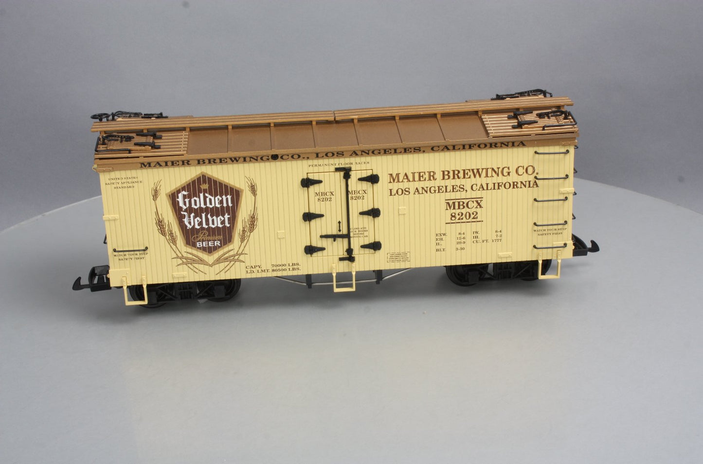 USA Trains 16355 G Scale Golden Velvet Beer Reefer #8202
