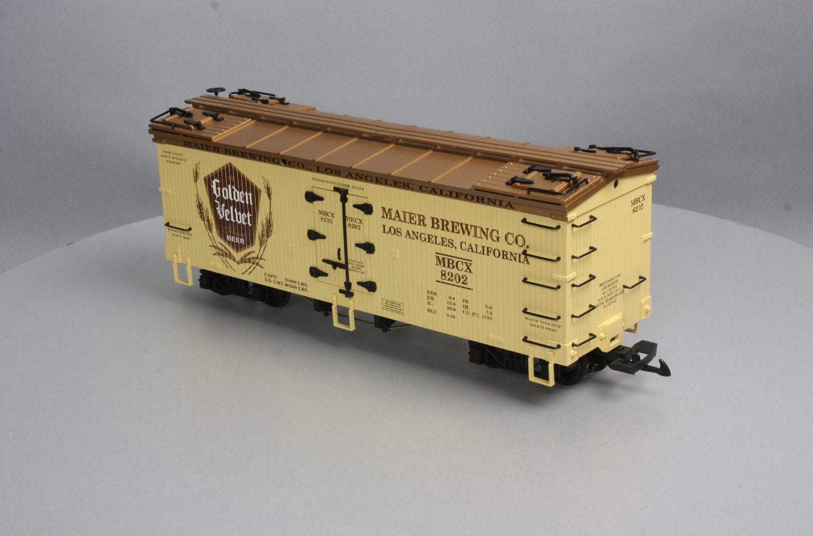 USA Trains 16355 G Scale Golden Velvet Beer Reefer #8202