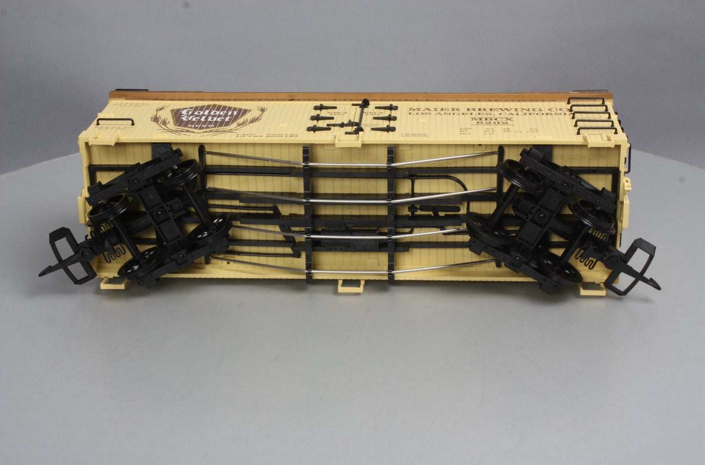 USA Trains 16355 G Scale Golden Velvet Beer Reefer #8202