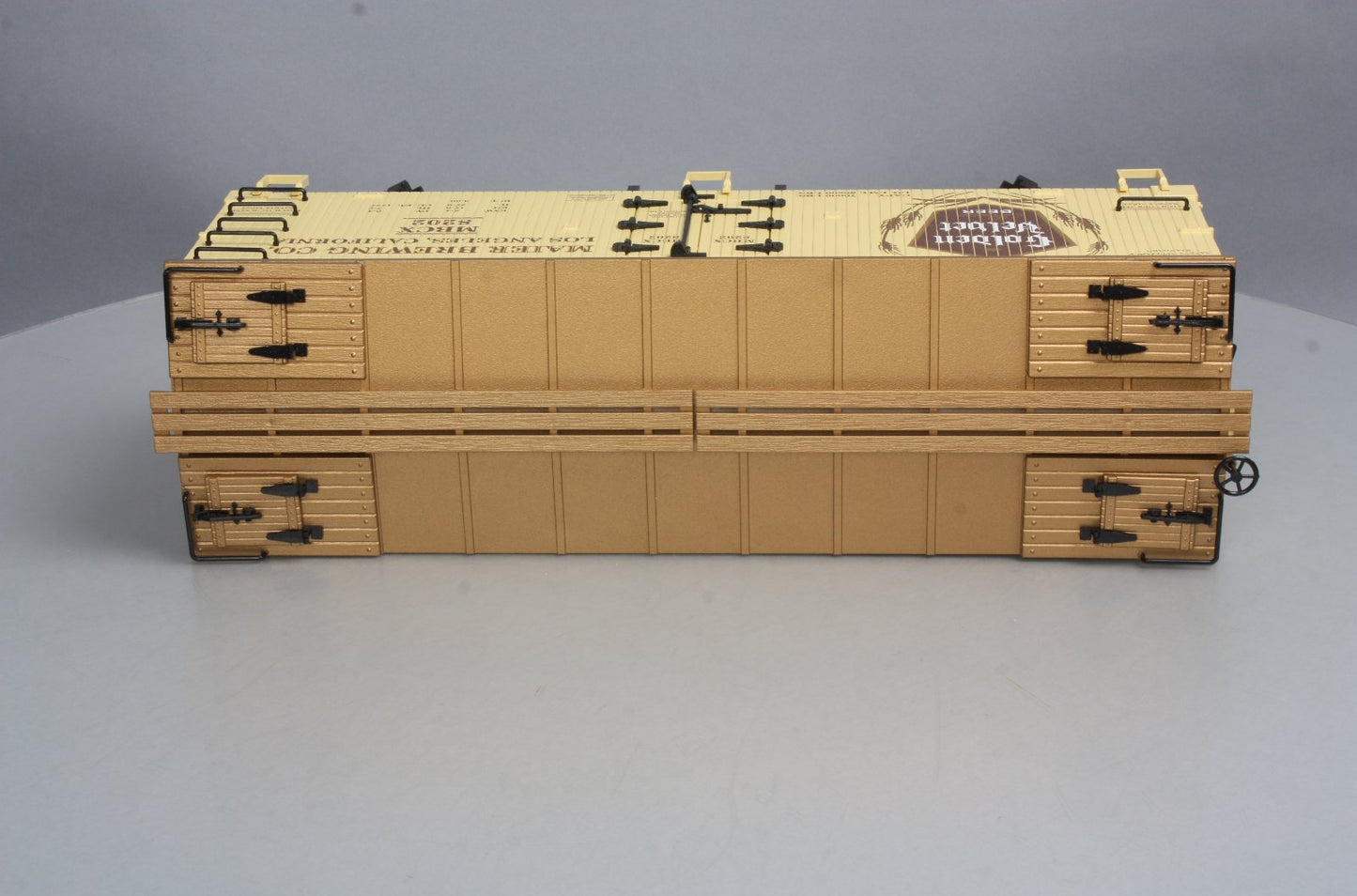 USA Trains 16355 G Scale Golden Velvet Beer Reefer #8202