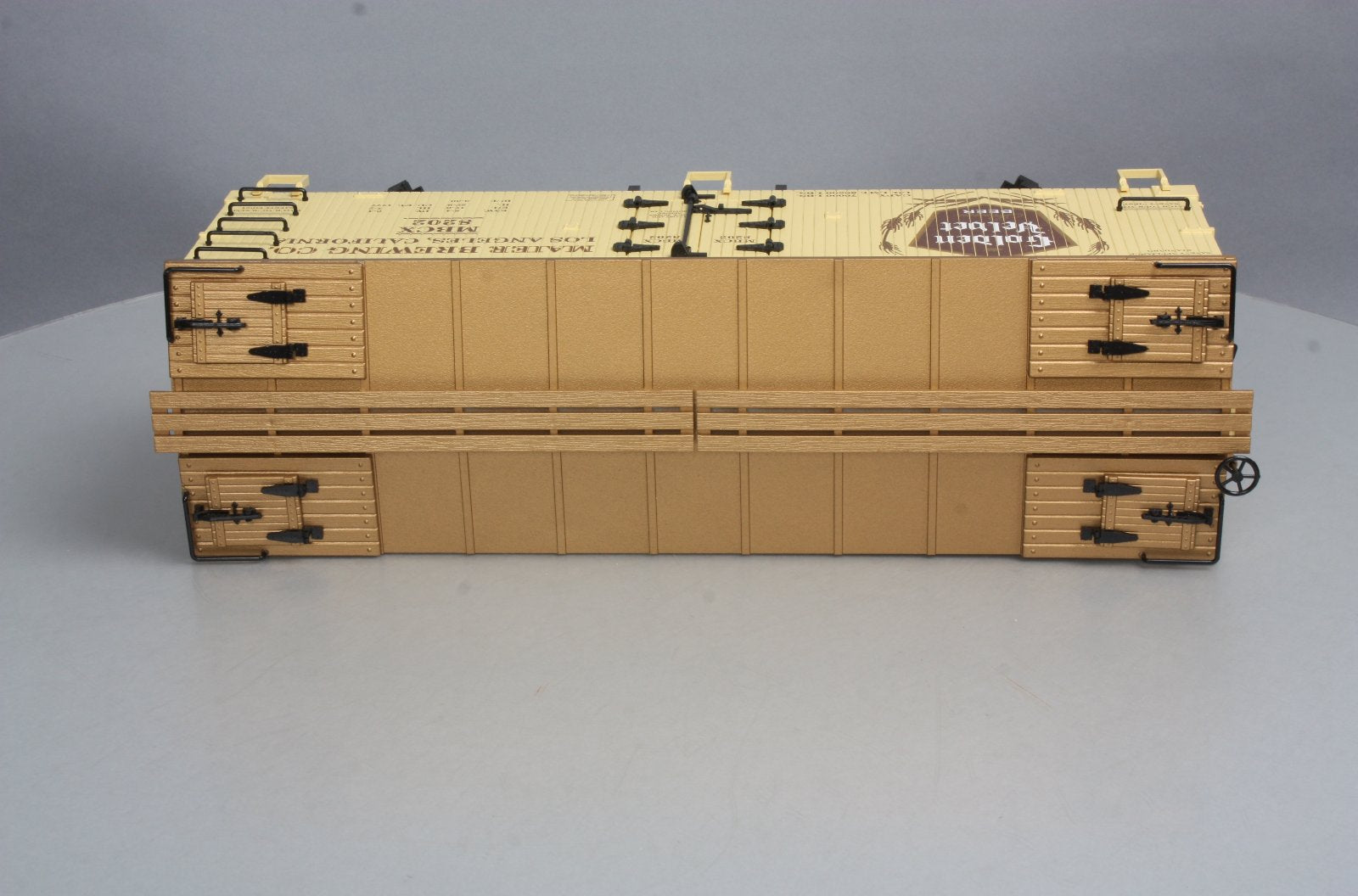 USA Trains 16355 G Scale Golden Velvet Beer Reefer #8202
