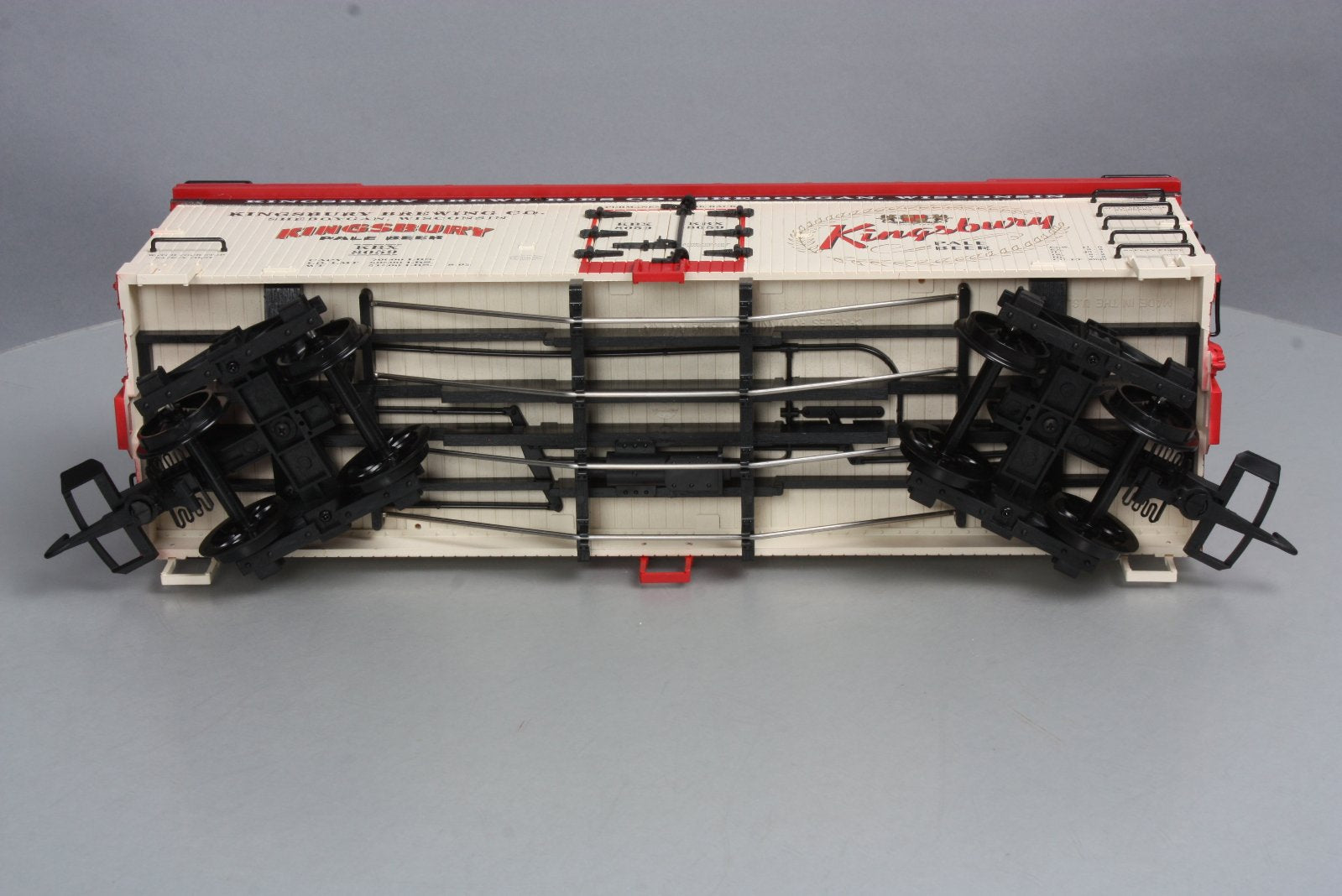 USA Trains R16424 G Scale Kingsbury Pale Beer Reefer #8059