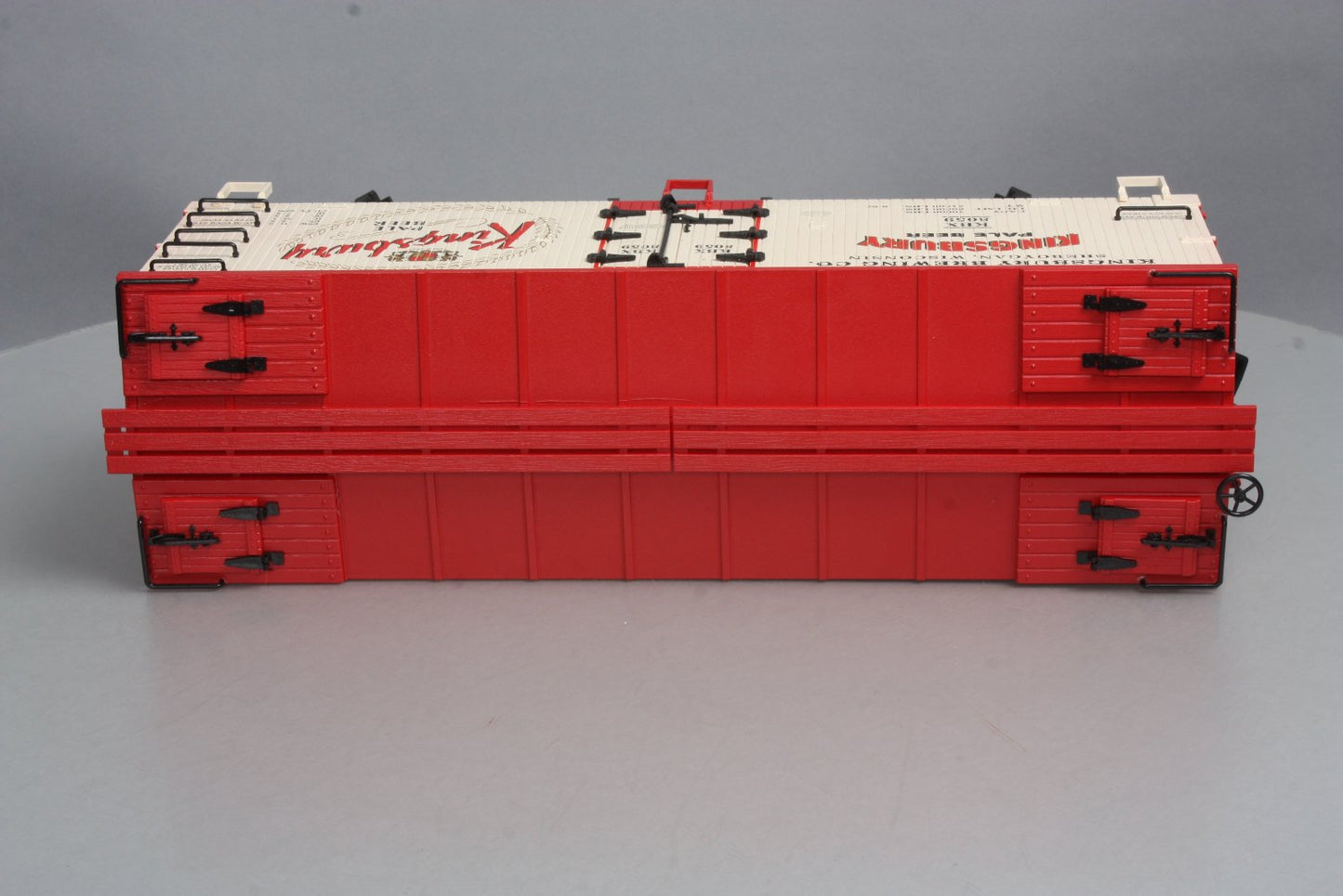 USA Trains R16424 G Scale Kingsbury Pale Beer Reefer #8059